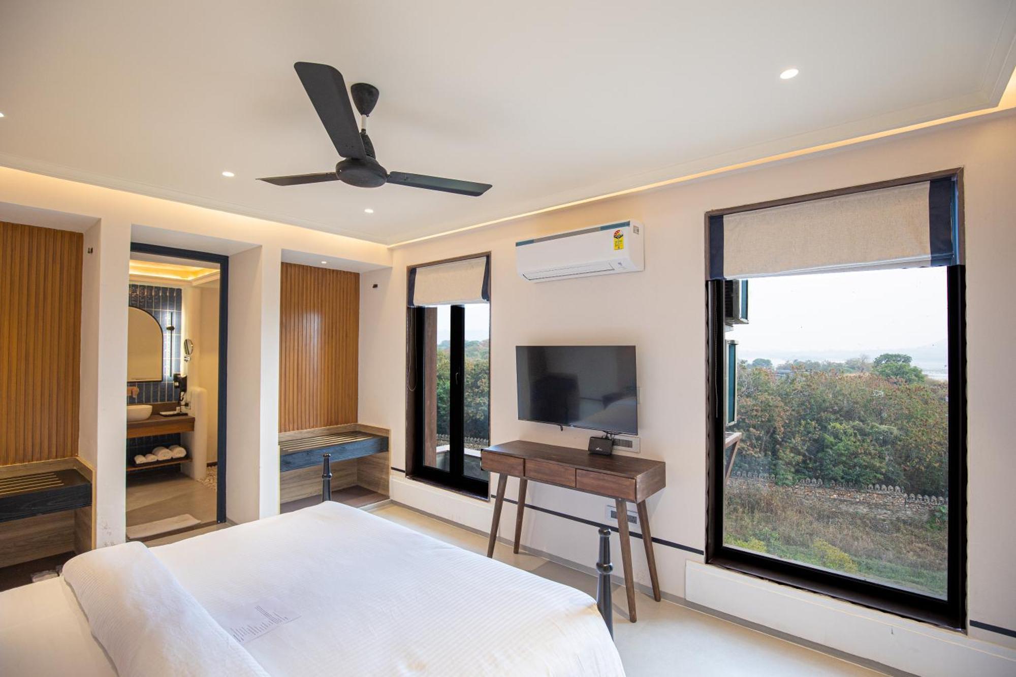 The Sierra - By The Lake Udaipur Exterior photo